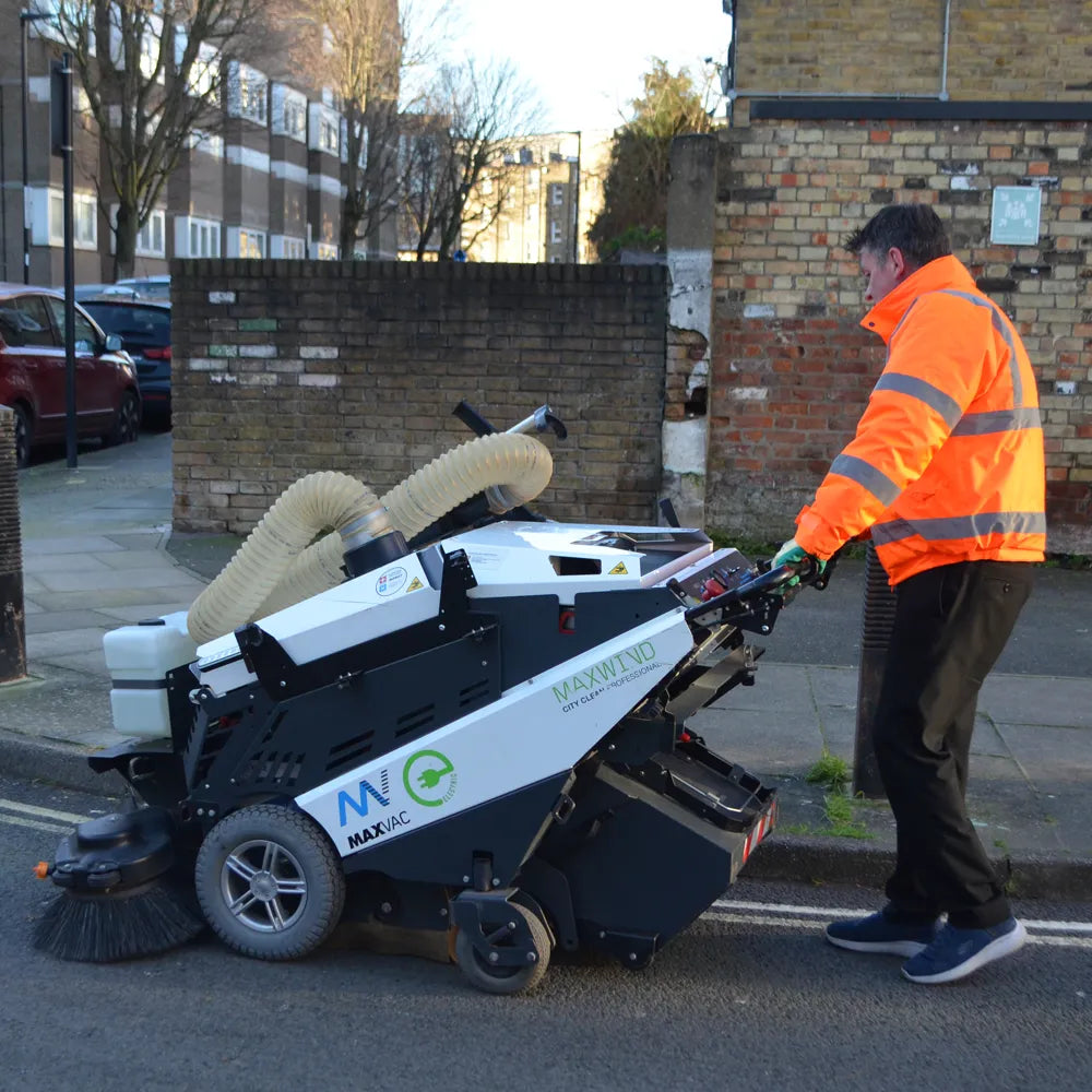 Ex-Demo MAXWIND PEDESTRIAN SWEEPER