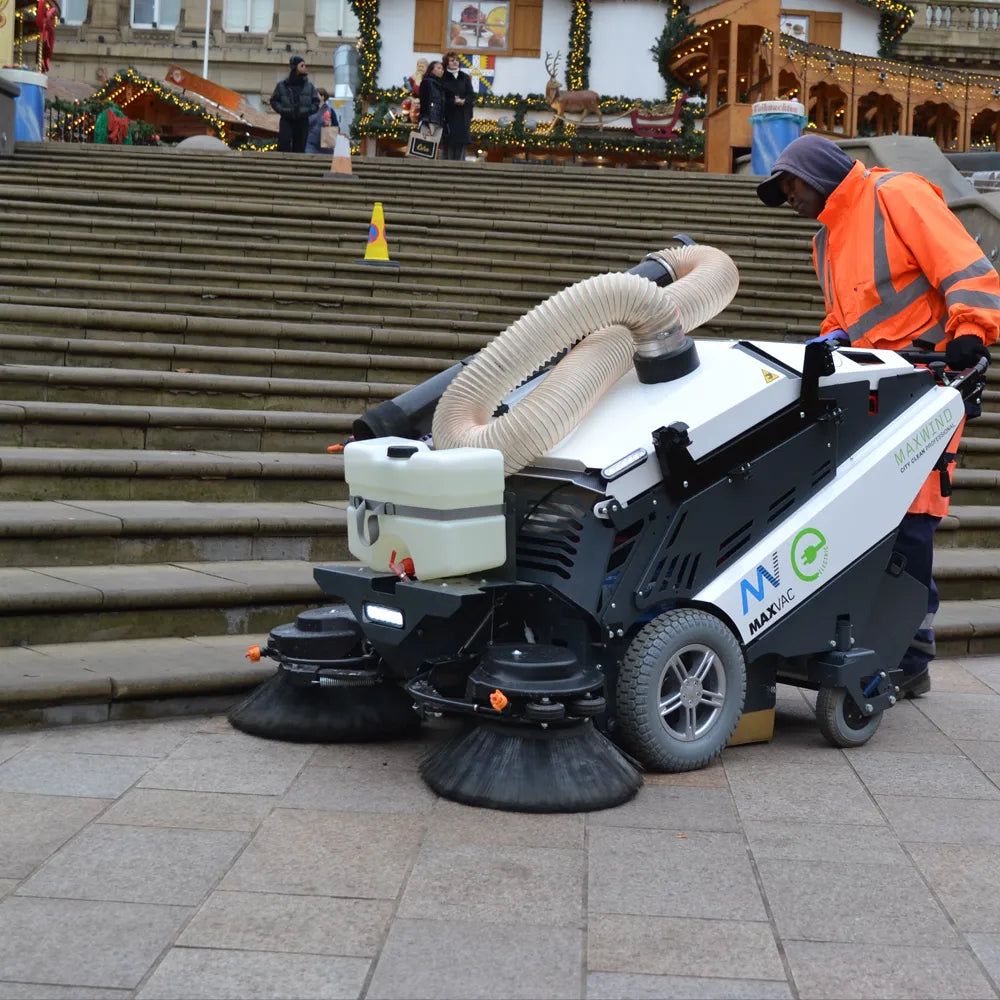 Ex-Demo MAXWIND PEDESTRIAN SWEEPER