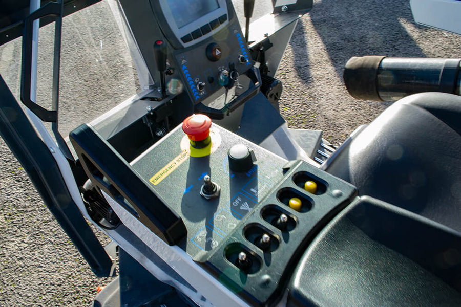 MAXVAC SMARTWIND PEDESTRIAN SWEEPER